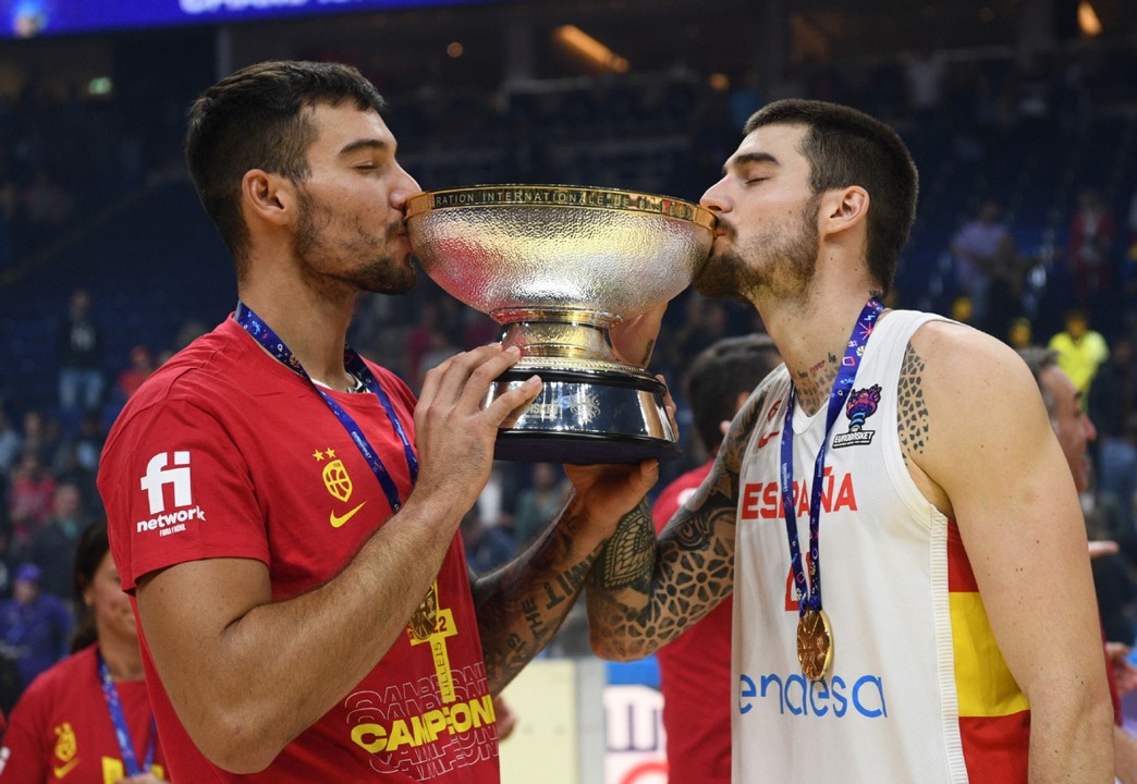 Irmãos Hernangomez vencem Eurobasket com Espanha