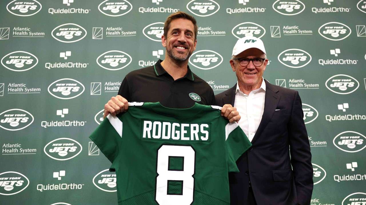 Aaron Rodgers is officially a Jet