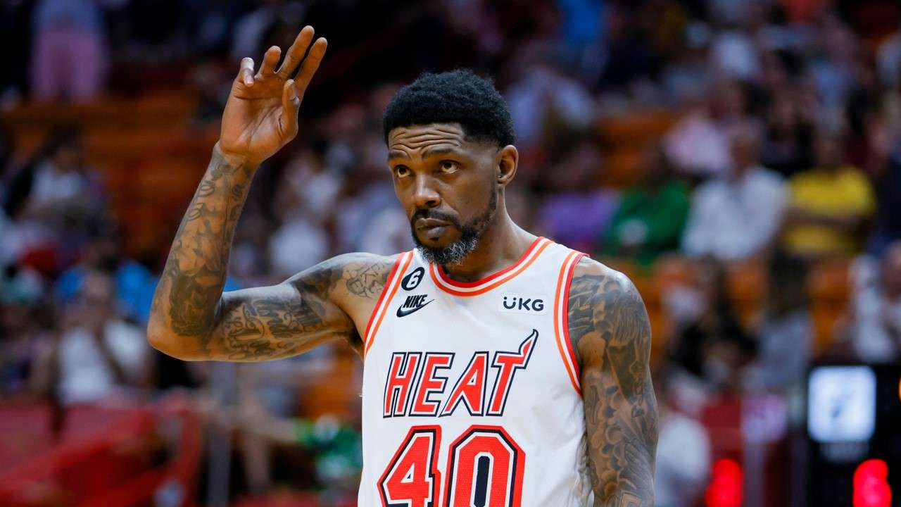 Highlight] Udonis Haslem gets a standing ovation after making his season  debut : r/nba