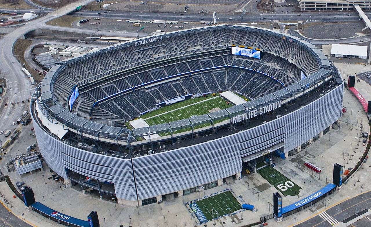 By Anthony Quintano from Hillsborough, NJ, United States - MetLife Stadium Prepares For Super Bowl 48 (XLVIII), CC BY 2.0, https://commons.wikimedia.org/w/index.php?curid=54299960